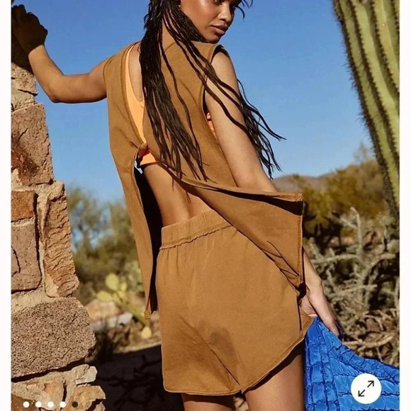 FP movement muscle tee khaki sand open back sleeveless oversized top twist - Picture 1 of 7
